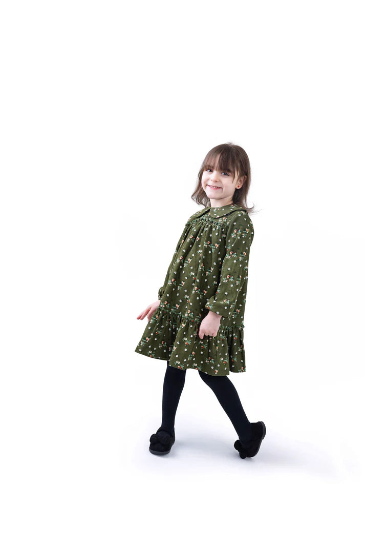 Vestido verde escalonado de pana con cordón de pasador