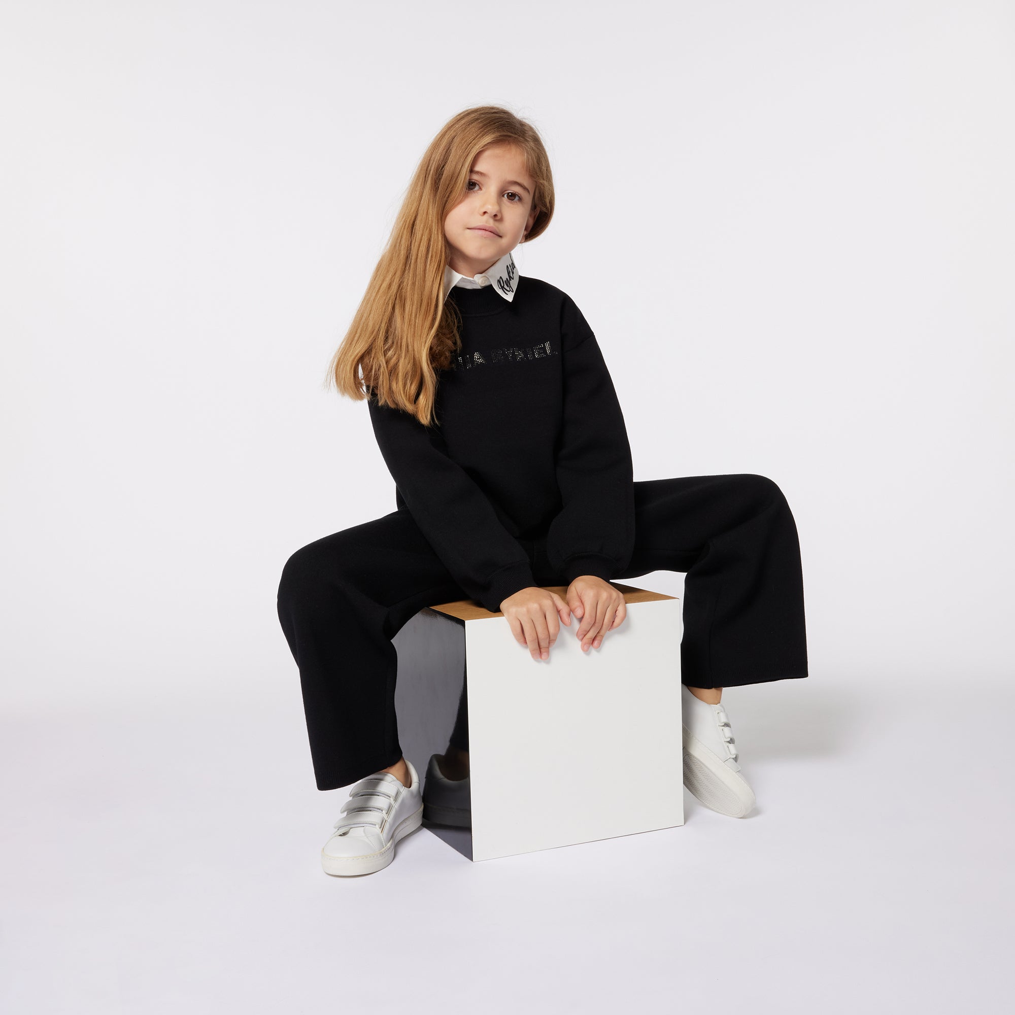 Una blusa con el logo de Sonia Rykiel